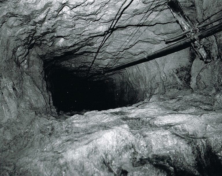 Cornish Mines Underground 4 - Cornish Mine Images - History in Black ...